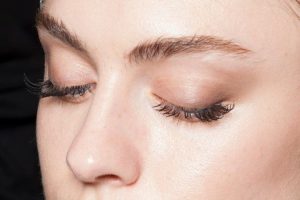 سادهترین راه برای کشیدن خط چشم تمیز و متقارن