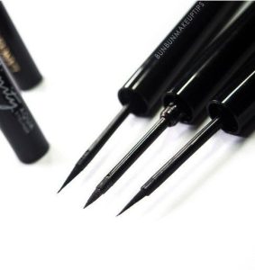 سادهترین راه برای کشیدن خط چشم تمیز و متقارن