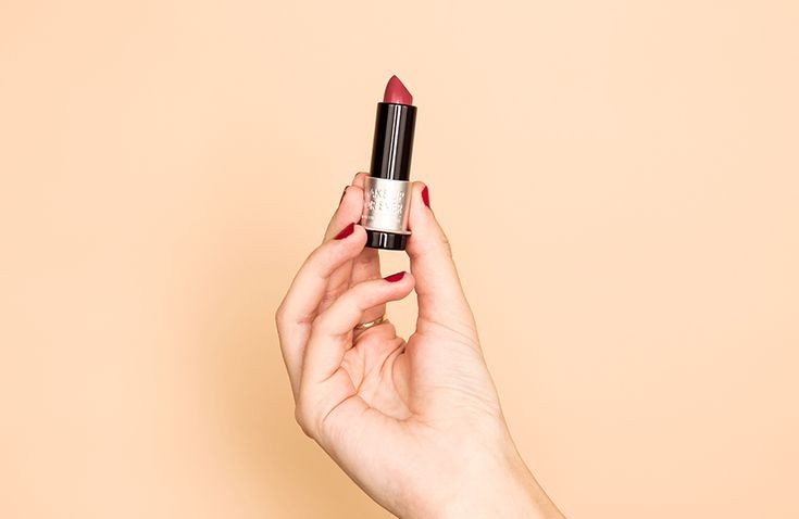 رژ لب، زیبایی یا زهر خاموش؟