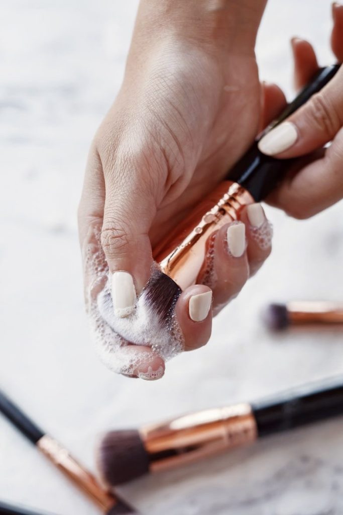 همه‌چیز درباره نگهداری اصولی براش‌های آرایشی از شست‌وشو تا ضدعفونی