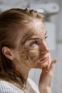 بایدها و نبایدهای استفاده از ماسک خاک رُس | راهنمای جامع